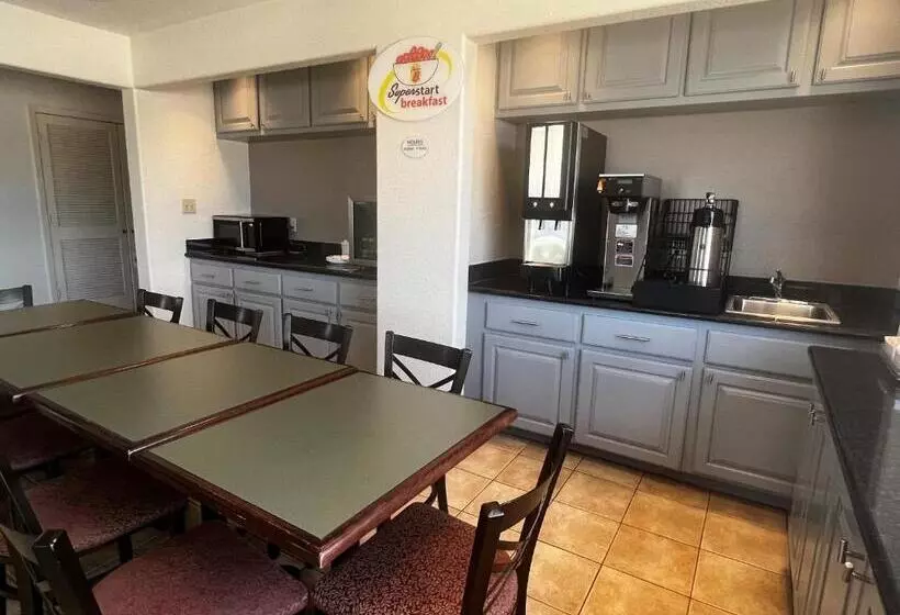 Hotelli Super 8 By Wyndham Baytown I 10