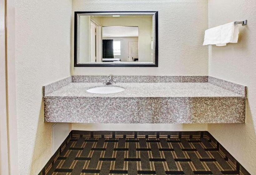 فندق Super 8 By Wyndham Baytown I 10