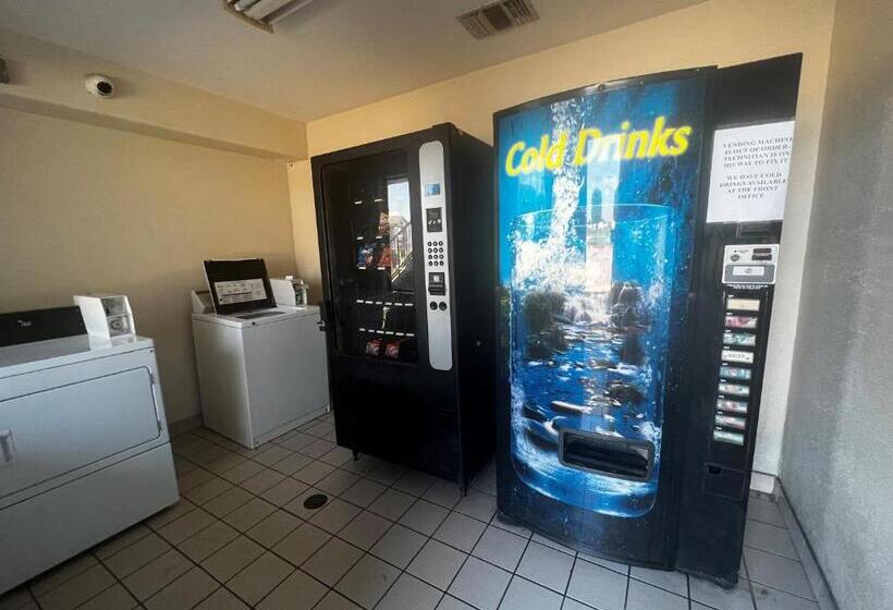 فندق Super 8 By Wyndham Baytown I 10