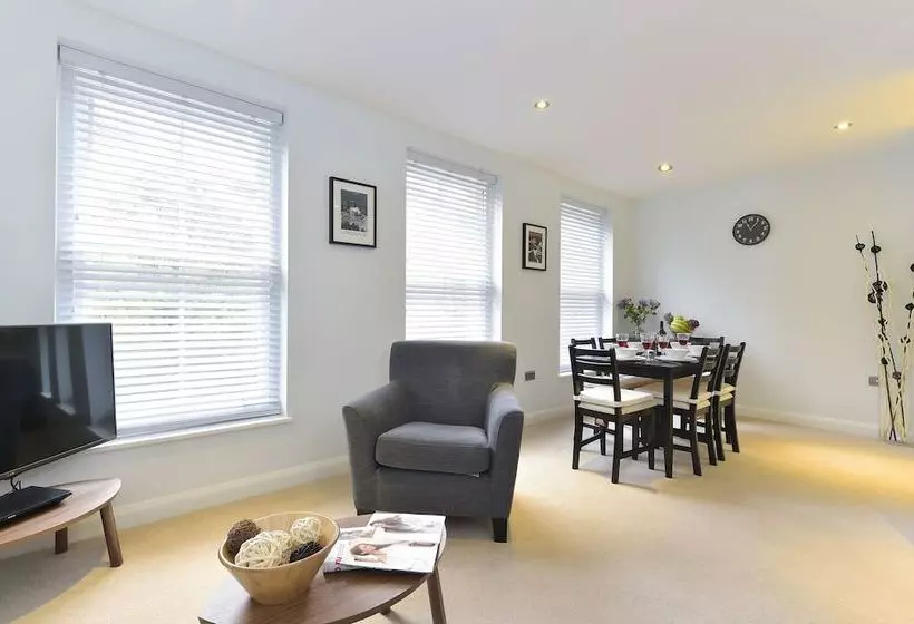 Tower Bridge City Apartments