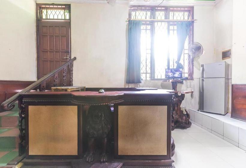 Hotel Oyo 1424 Guntary Residence