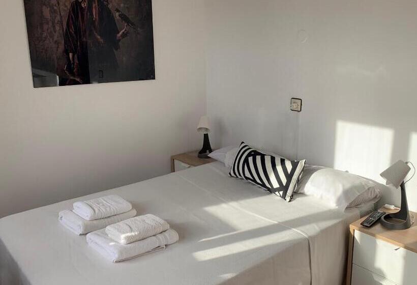 Отель Y Restaurante Puerta De Aranda