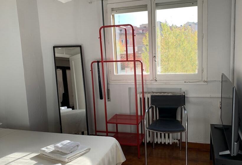 Отель Y Restaurante Puerta De Aranda