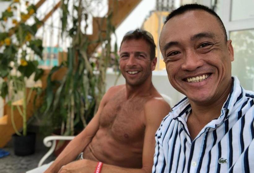 پانسیون Full House Hostel