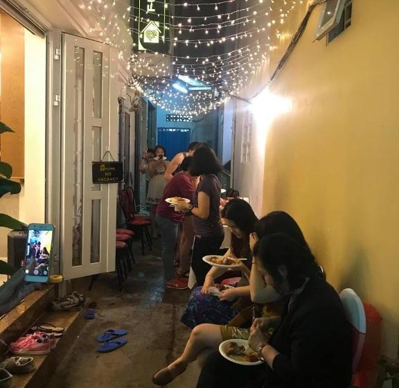 پانسیون Full House Hostel