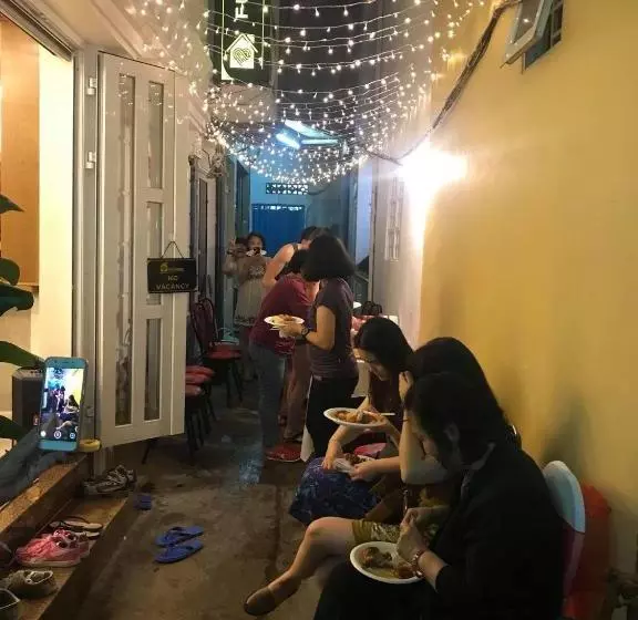 پانسیون Full House Hostel