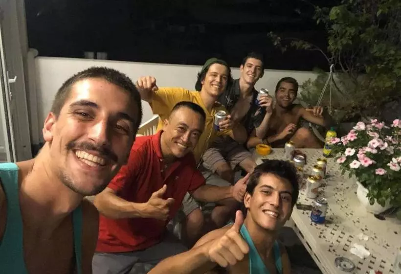 پانسیون Full House Hostel