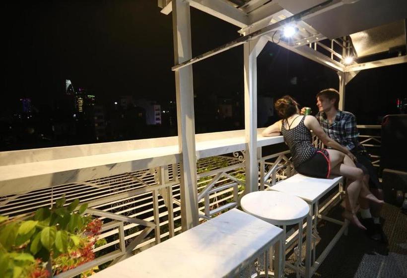 پانسیون Full House Hostel