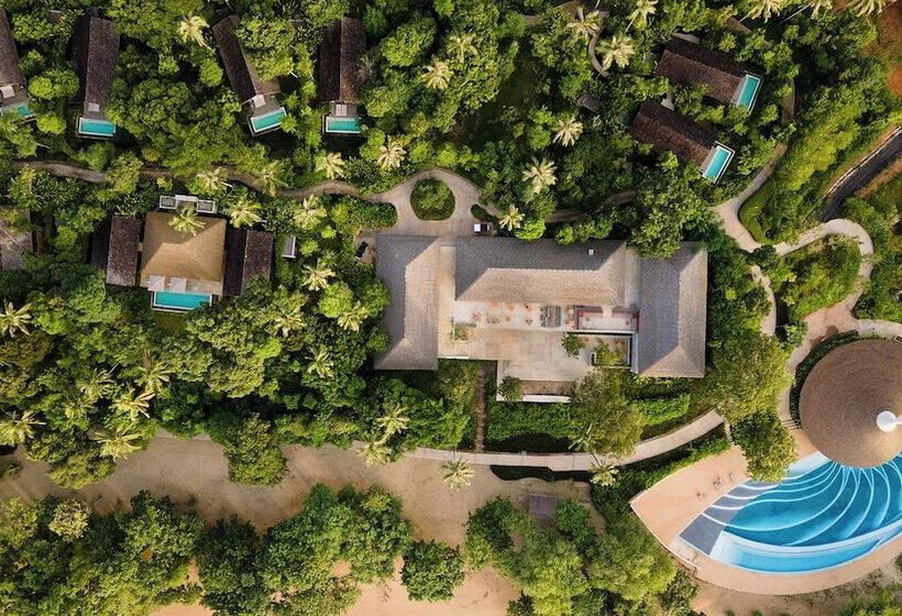 استراحتگاه Island Escape Burasari