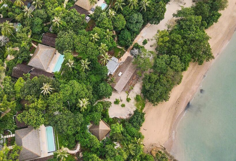 استراحتگاه Island Escape Burasari