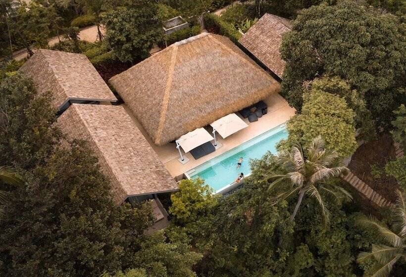 استراحتگاه Island Escape Burasari