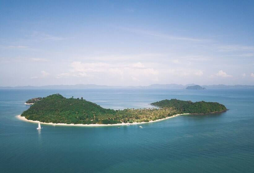 استراحتگاه Island Escape Burasari