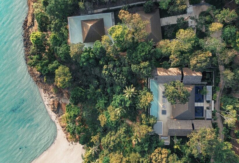 استراحتگاه Island Escape Burasari