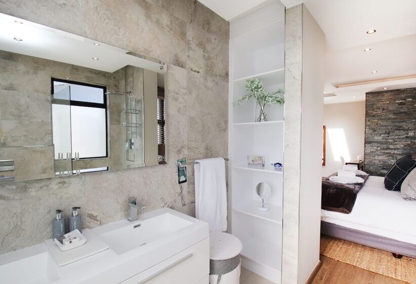 Bed & Breakfast C La Vie Luxury Accommodation