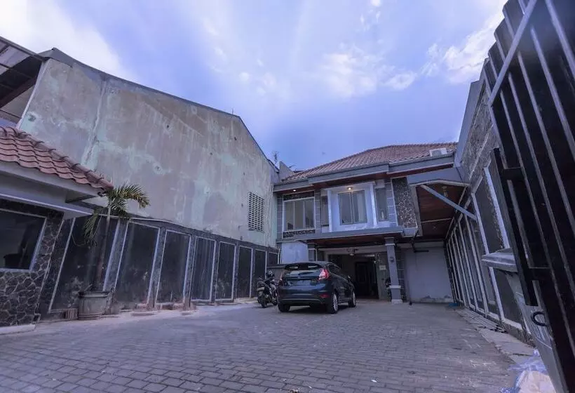 ホテル Oyo 1672 Wisma Barkah