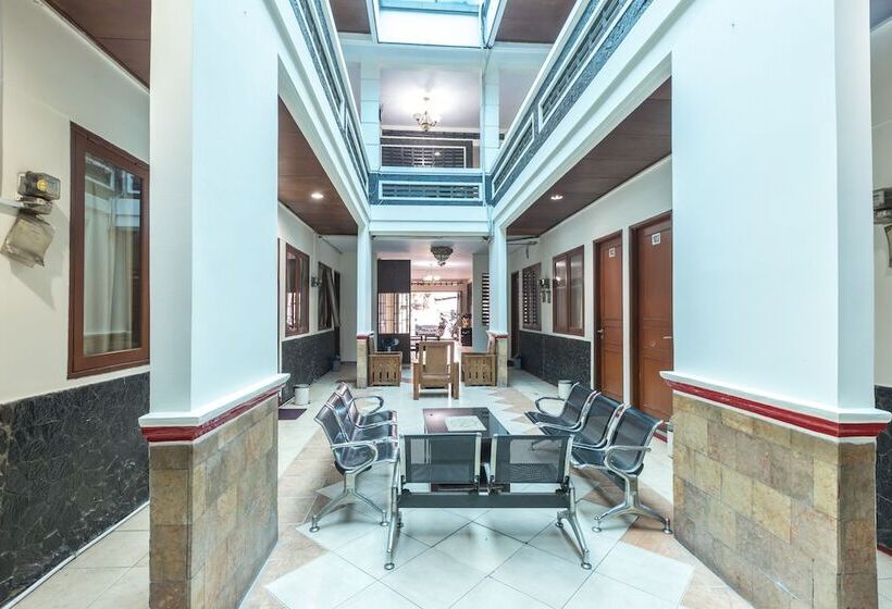 فندق Oyo 1672 Wisma Barkah