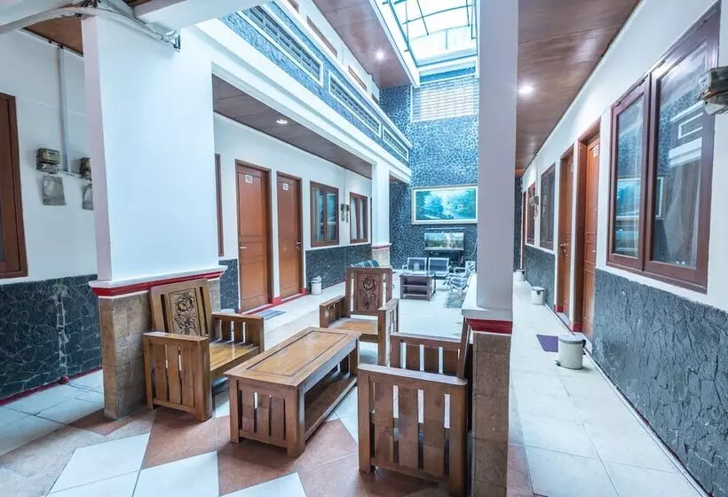 ホテル Oyo 1672 Wisma Barkah