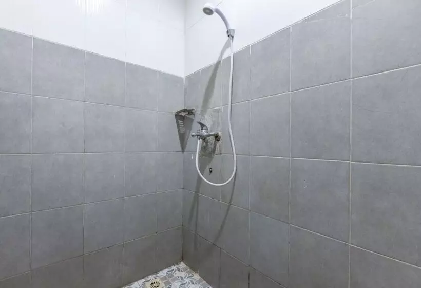 ホテル Oyo 1672 Wisma Barkah