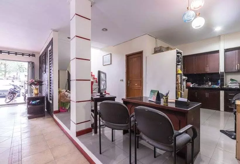 ホテル Oyo 1672 Wisma Barkah