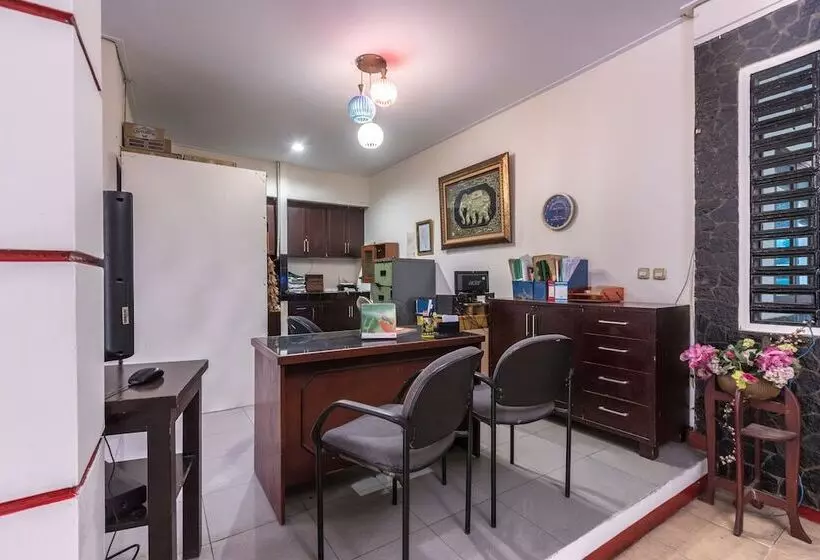 ホテル Oyo 1672 Wisma Barkah