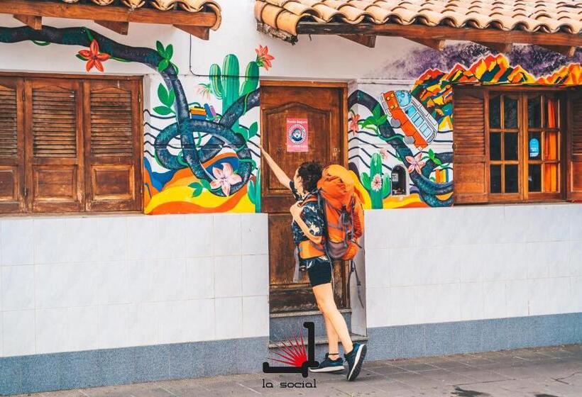 La Social Hostel Y Libros