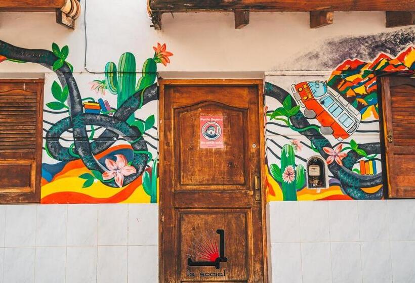 La Social Hostel Y Libros