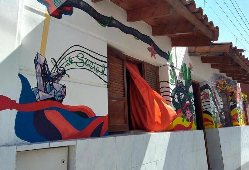 La Social Hostel Y Libros