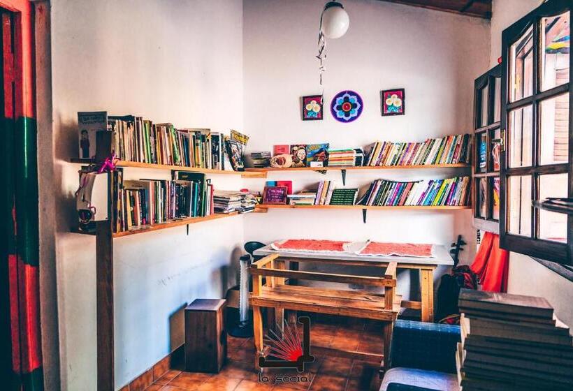 La Social Hostel Y Libros