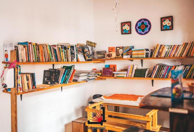 La Social Hostel Y Libros