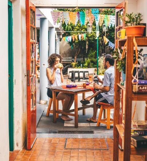La Social Hostel Y Libros