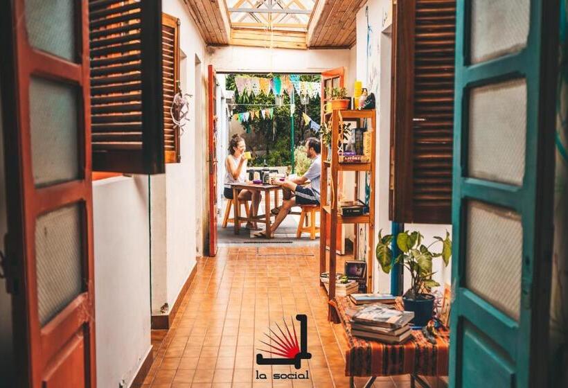 La Social Hostel Y Libros