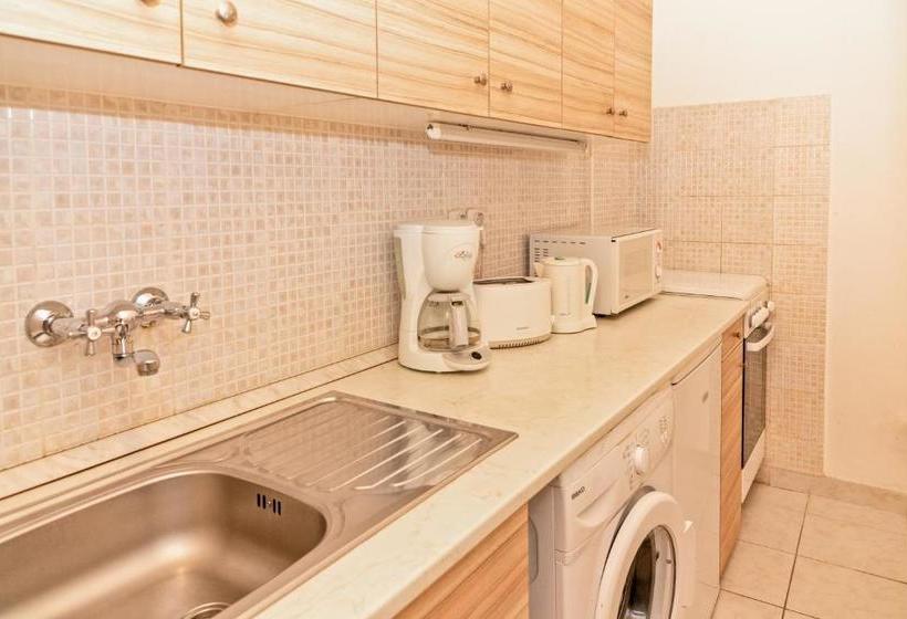 Dfive Apartments  Parlament Residence