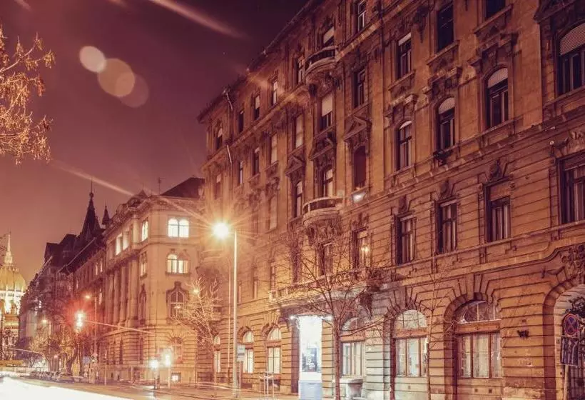 Dfive Apartments  Parlament Residence