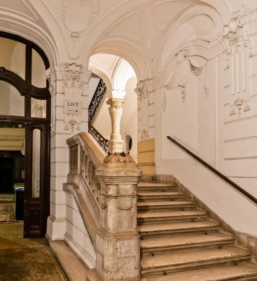 Dfive Apartments  Parlament Residence