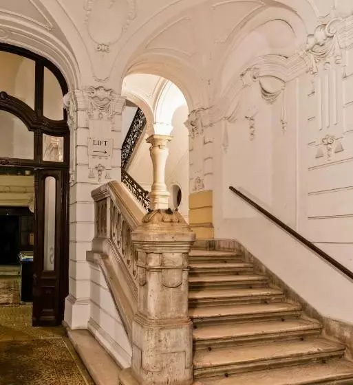 Dfive Apartments  Parlament Residence
