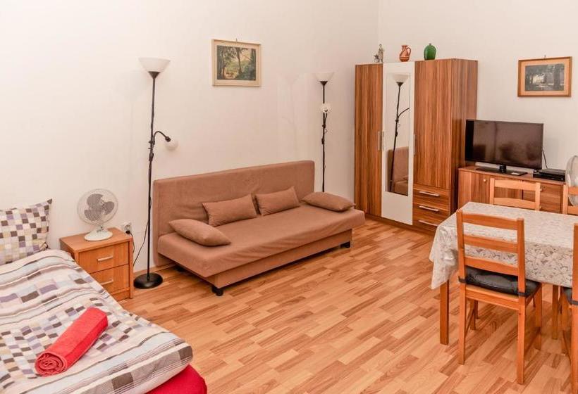 Dfive Apartments  Parlament Residence