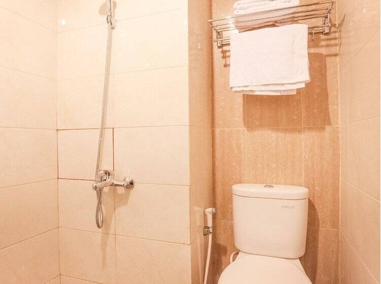 فندق Oyo Flagship 755 Appartel Grand Dhika City