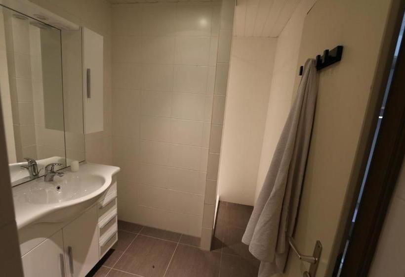 בית מלון כפרי Hostel Le Poussin