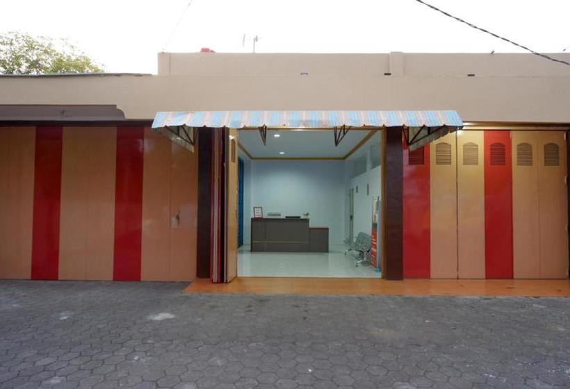 فندق Reddoorz Near Gor Satria 3