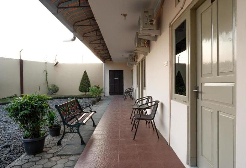 فندق Reddoorz Near Gor Satria 3