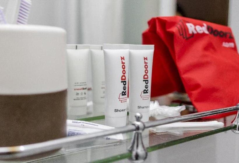 فندق Reddoorz Near Gor Satria 3