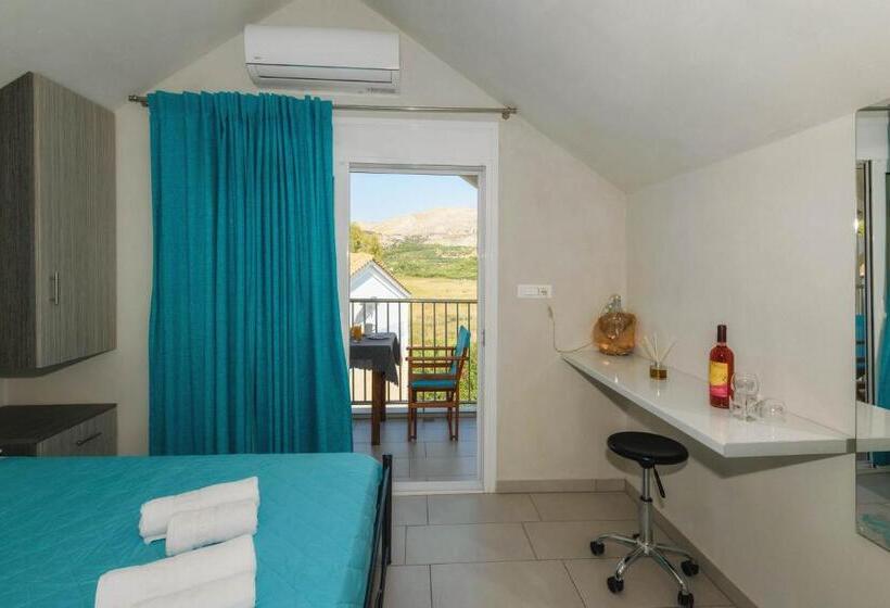 هتل Studio Timotheos