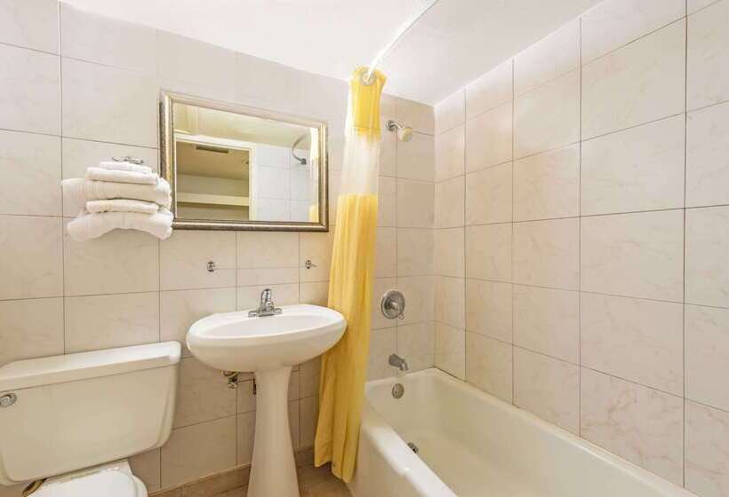 Отель Days Inn By Wyndham Gainesville