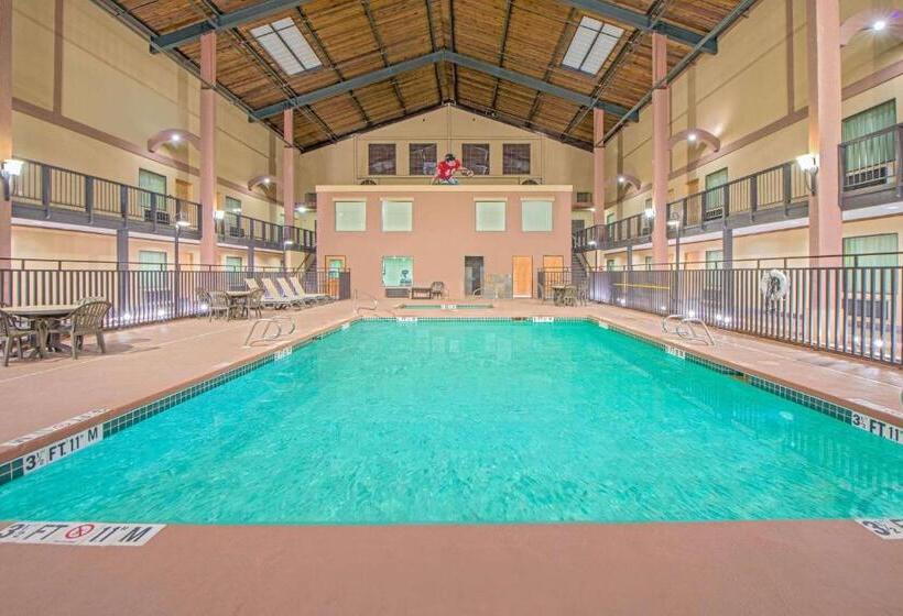 هتل Days Inn By Wyndham Lubbock South