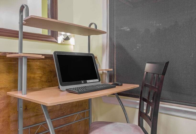 בית מלון כפרי Days Inn By Wyndham Milledgeville