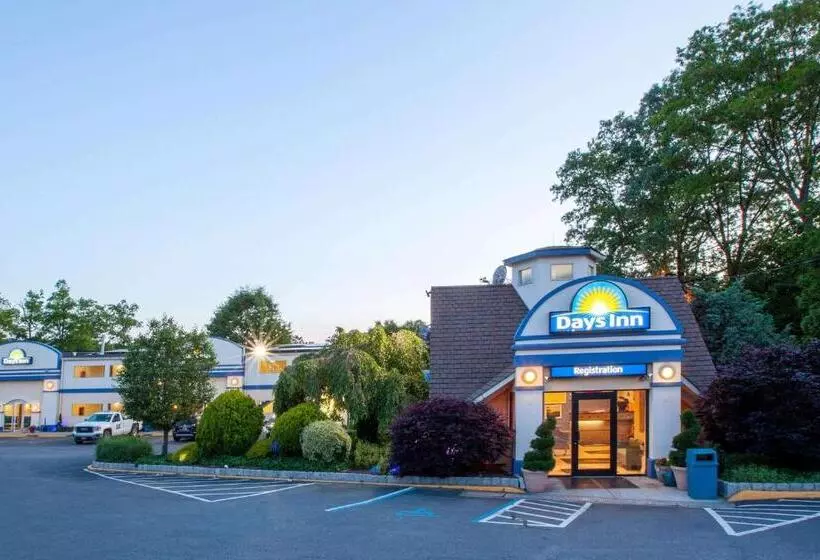 Отель Days Inn By Wyndham Nanuet / Spring Valley