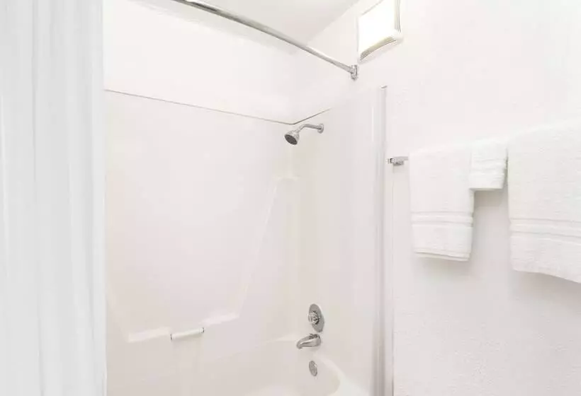 Hotelli Days Inn By Wyndham San Antonio Lytle