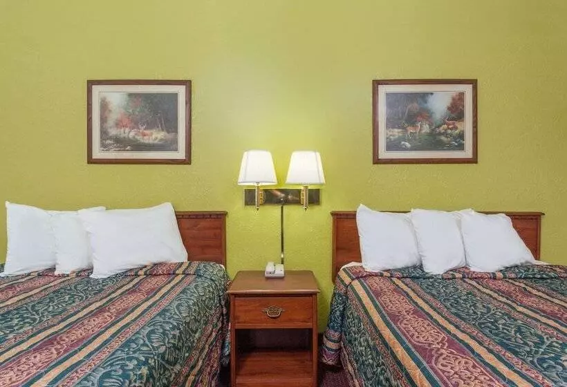 Hotelli Days Inn By Wyndham San Antonio Lytle