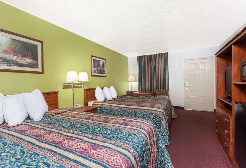 Hotelli Days Inn By Wyndham San Antonio Lytle