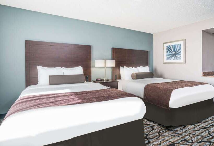 酒店 Days Inn & Suites By Wyndham Wausau